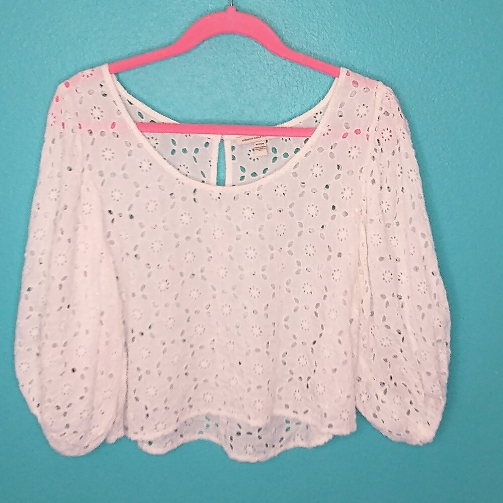 American Eagle Eyelet Long Sleeve Crop Top Size Medium